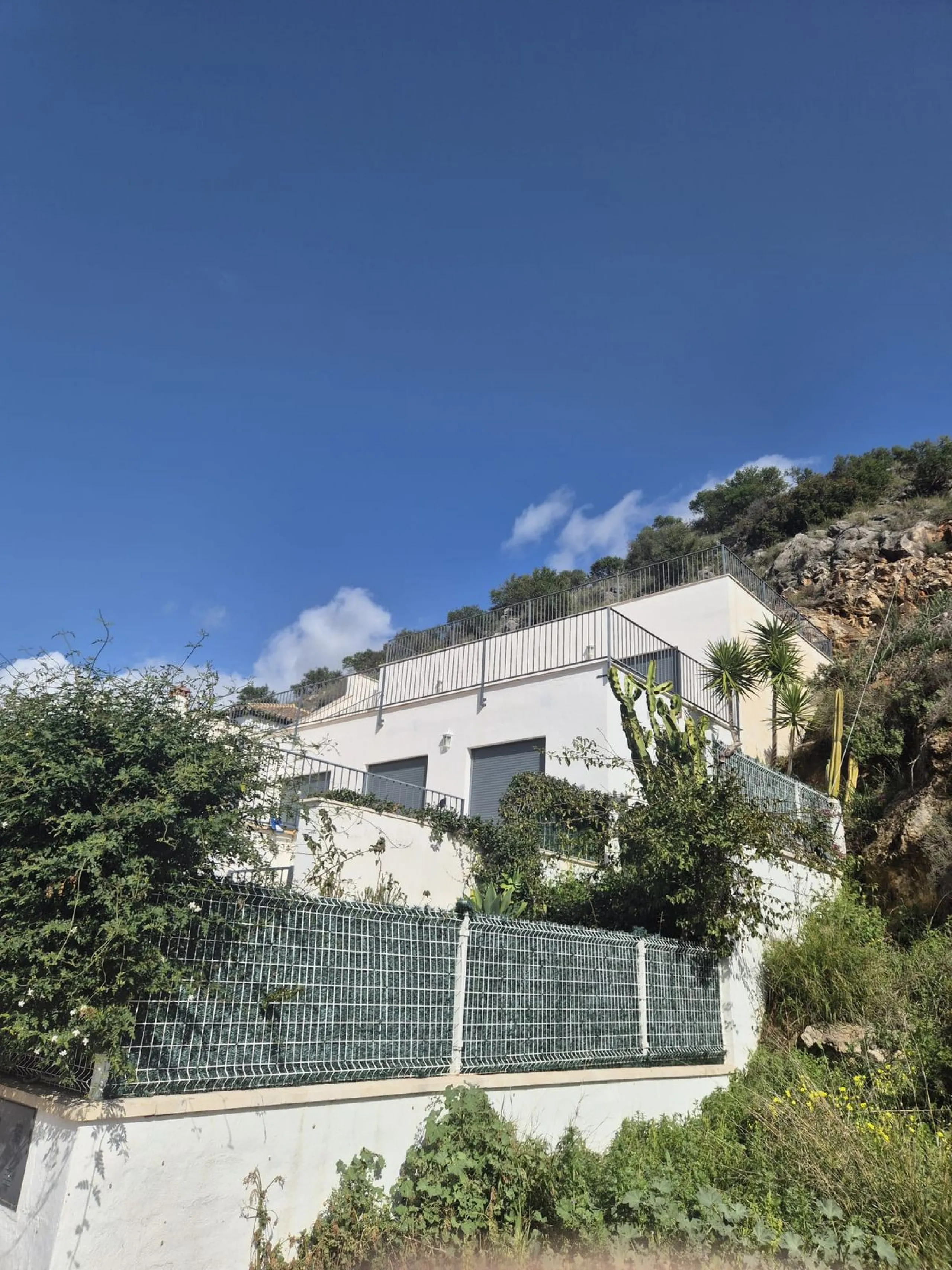 For sale this spacious independent villa in Sierra Gorda, Coin with great views.