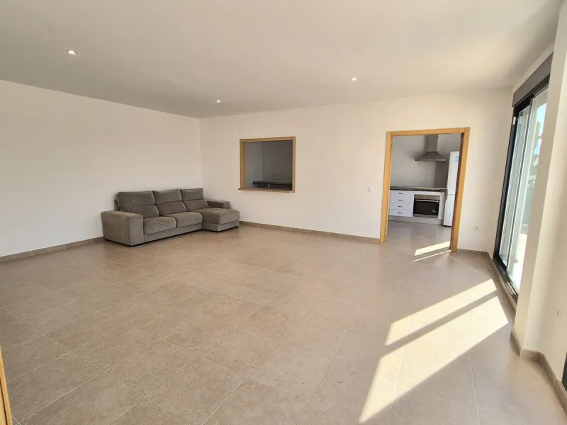 For sale this spacious independent villa in Sierra Gorda, Coin with great views.