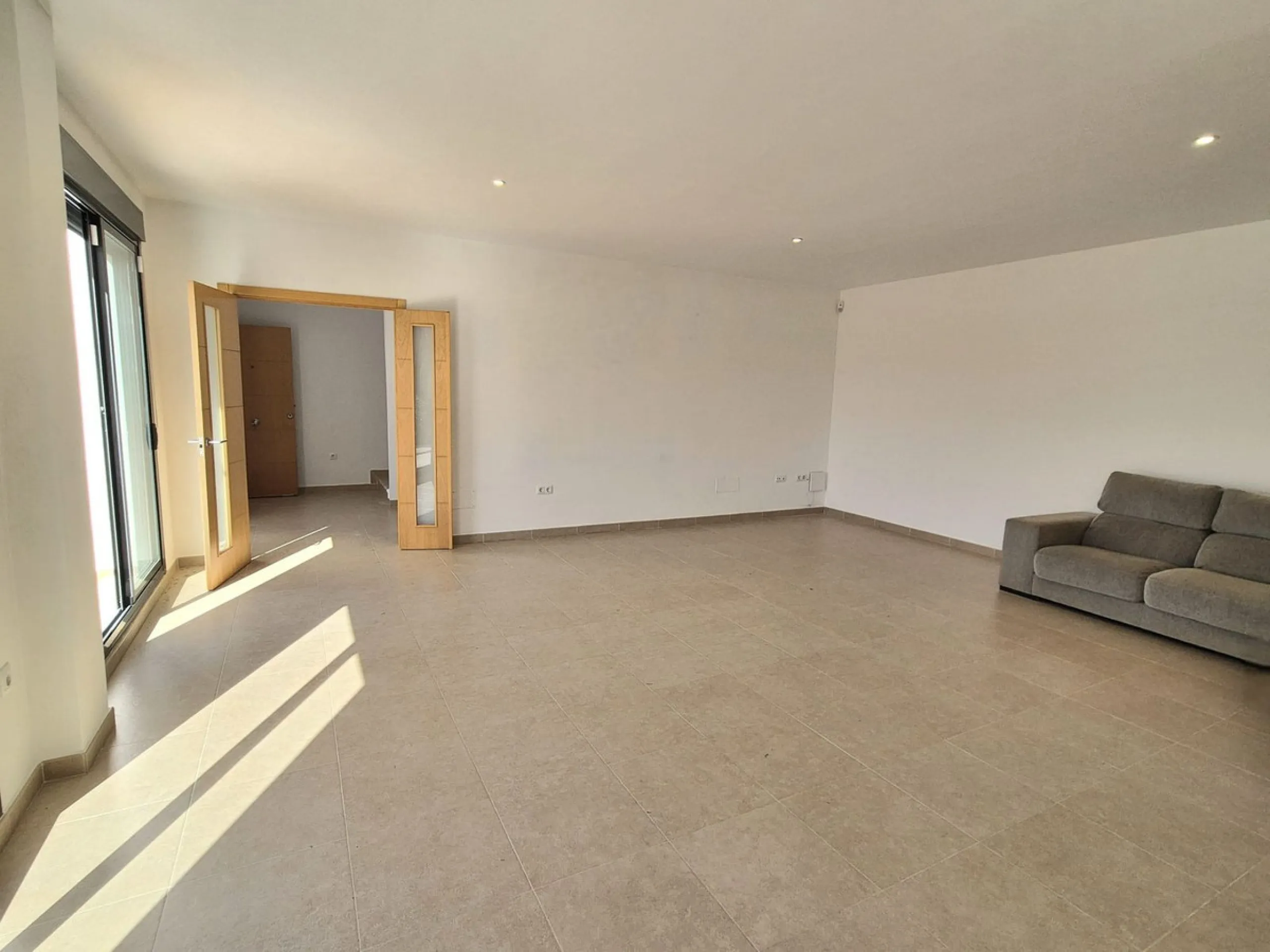 For sale this spacious independent villa in Sierra Gorda, Coin with great views.