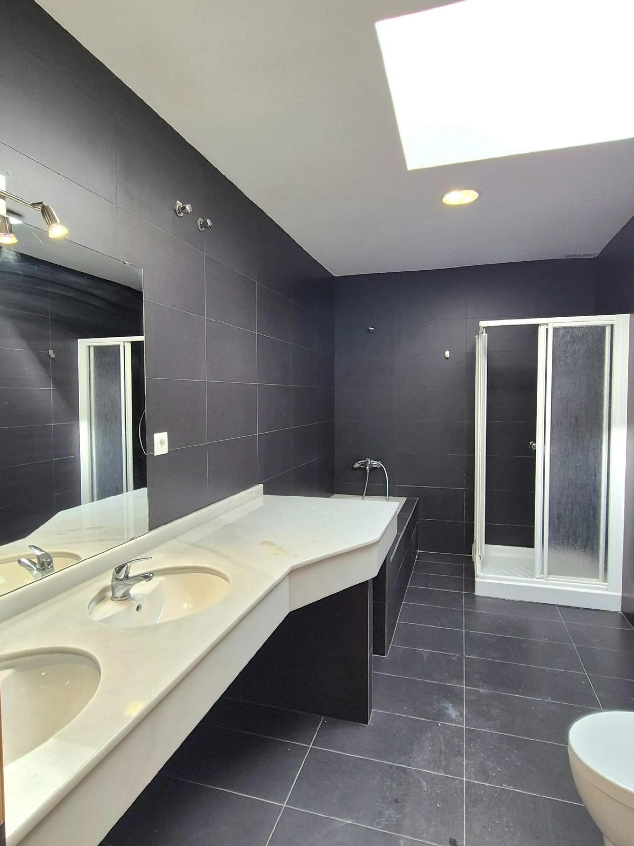 For sale this spacious independent villa in Sierra Gorda, Coin with great views.