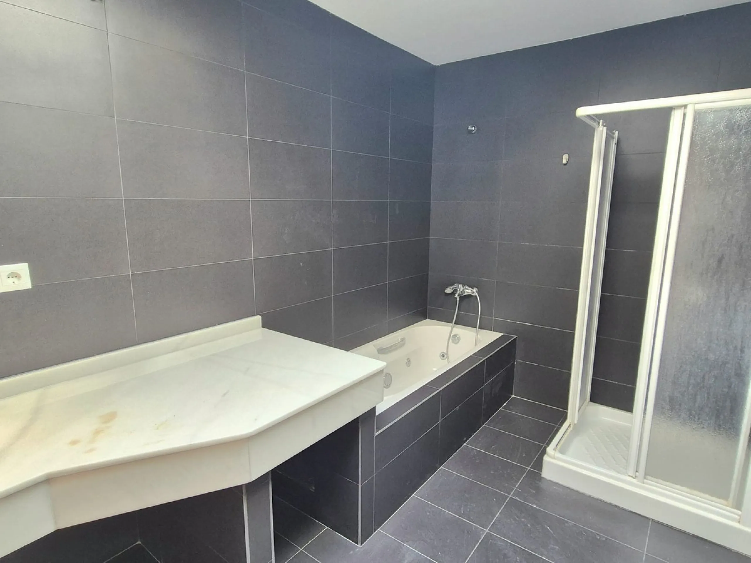 For sale this spacious independent villa in Sierra Gorda, Coin with great views.