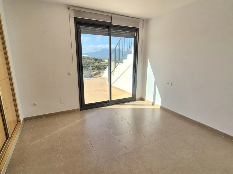 For sale this spacious independent villa in Sierra Gorda, Coin with great views.