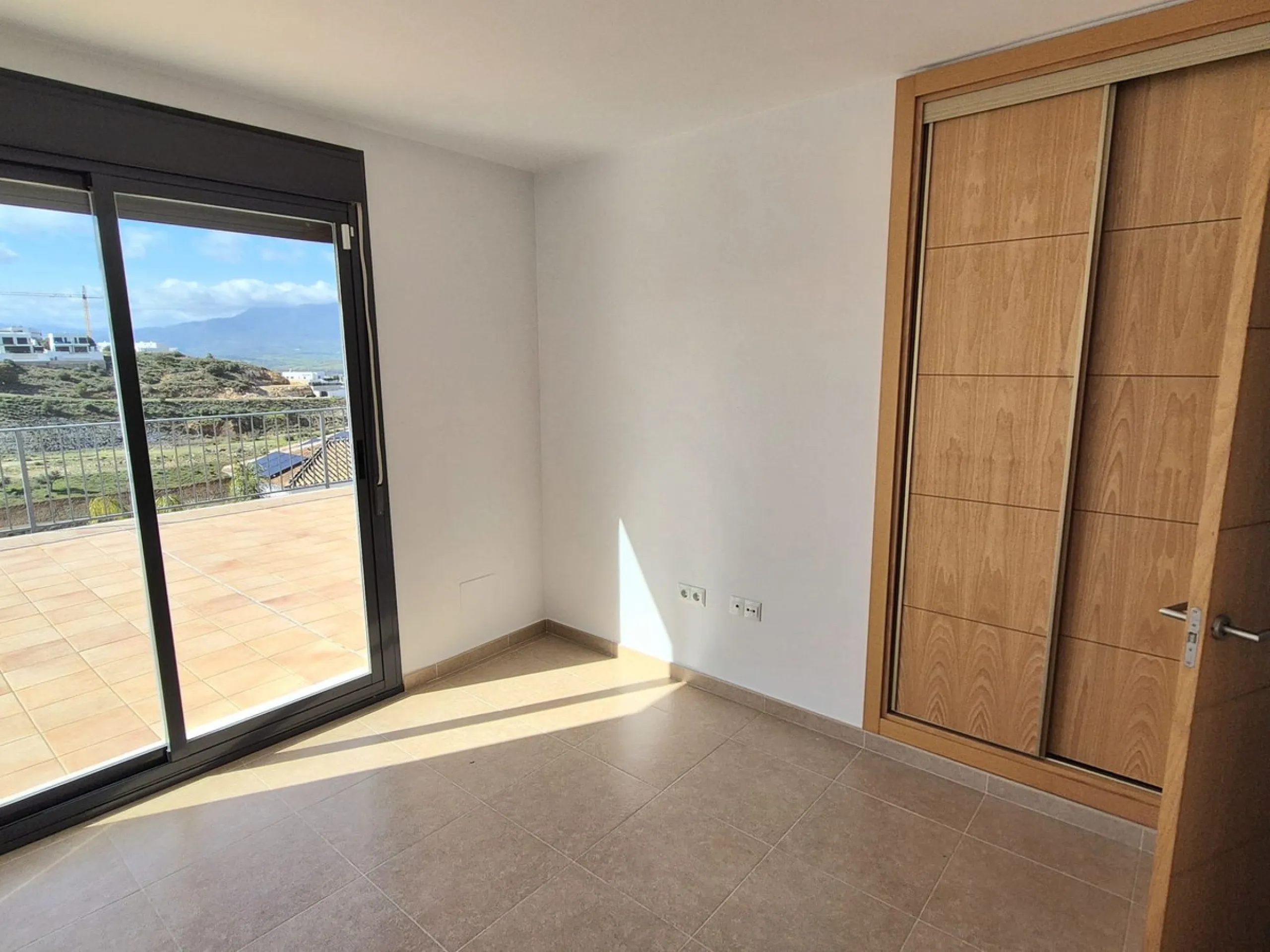 For sale this spacious independent villa in Sierra Gorda, Coin with great views.