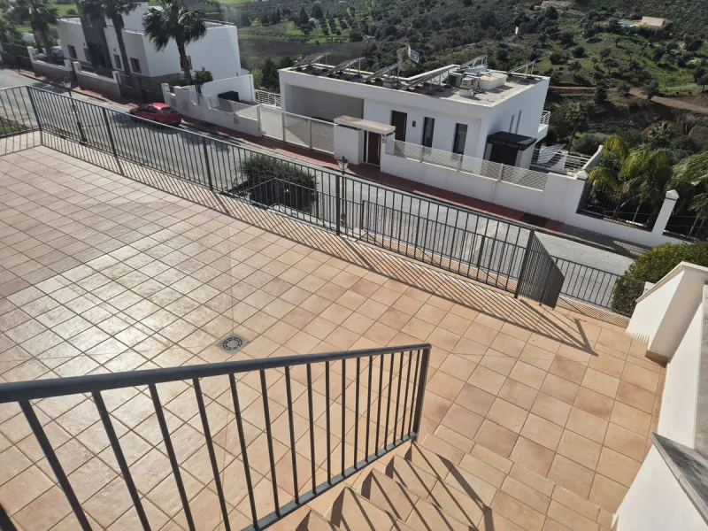 For sale this spacious independent villa in Sierra Gorda, Coin with great views.