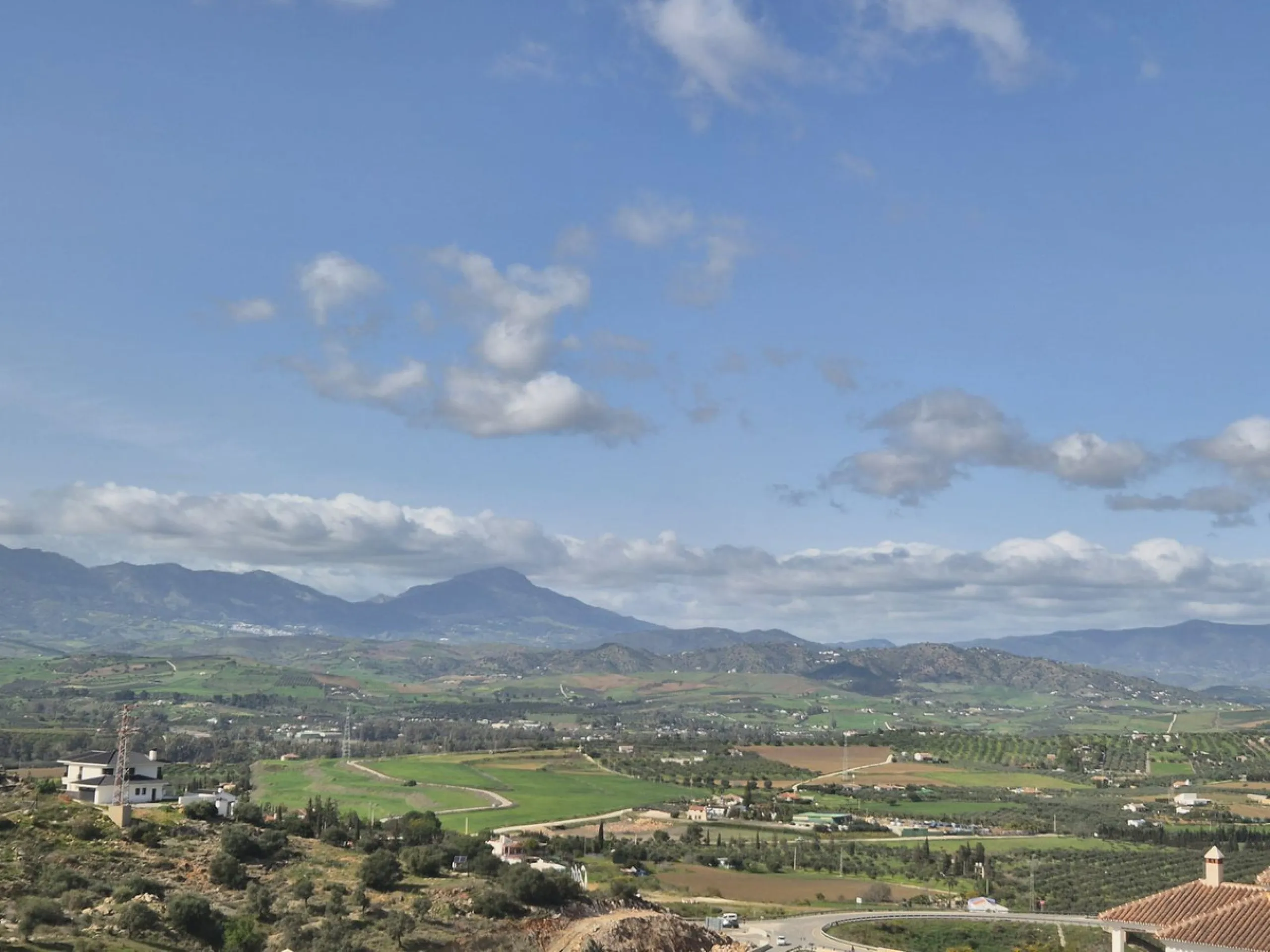 For sale this spacious independent villa in Sierra Gorda, Coin with great views.