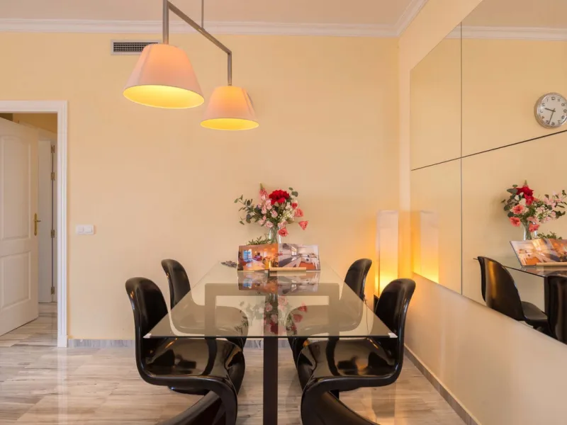 Exclusively for sale, this very nice middle floor apartment in Atalaya - Alhaurín Golf - Alhaurín el Grande - with midday sun to sunset over the surrounding mountains.