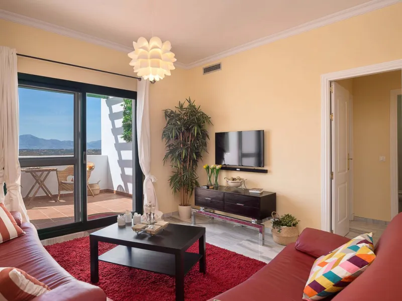Exclusively for sale, this very nice middle floor apartment in Atalaya - Alhaurín Golf - Alhaurín el Grande - with midday sun to sunset over the surrounding mountains.