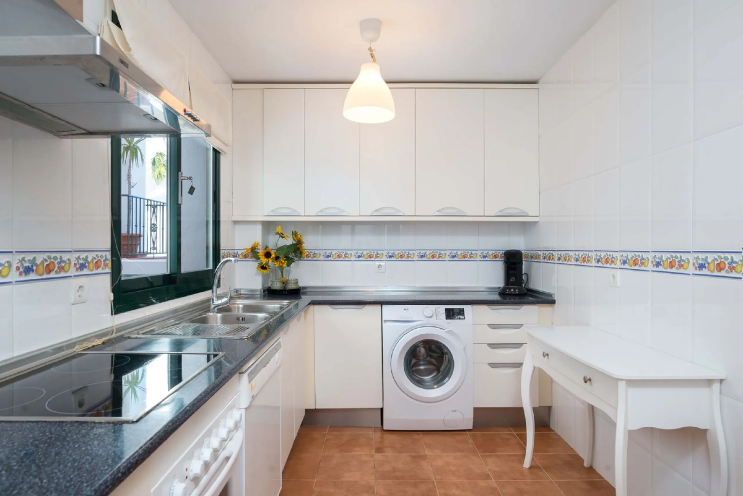Exclusively for sale, this very nice middle floor apartment in Atalaya - Alhaurín Golf - Alhaurín el Grande - with midday sun to sunset over the surrounding mountains.
