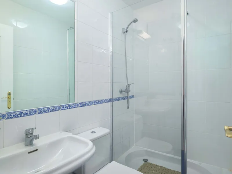 Exclusively for sale, this very nice middle floor apartment in Atalaya - Alhaurín Golf - Alhaurín el Grande - with midday sun to sunset over the surrounding mountains.