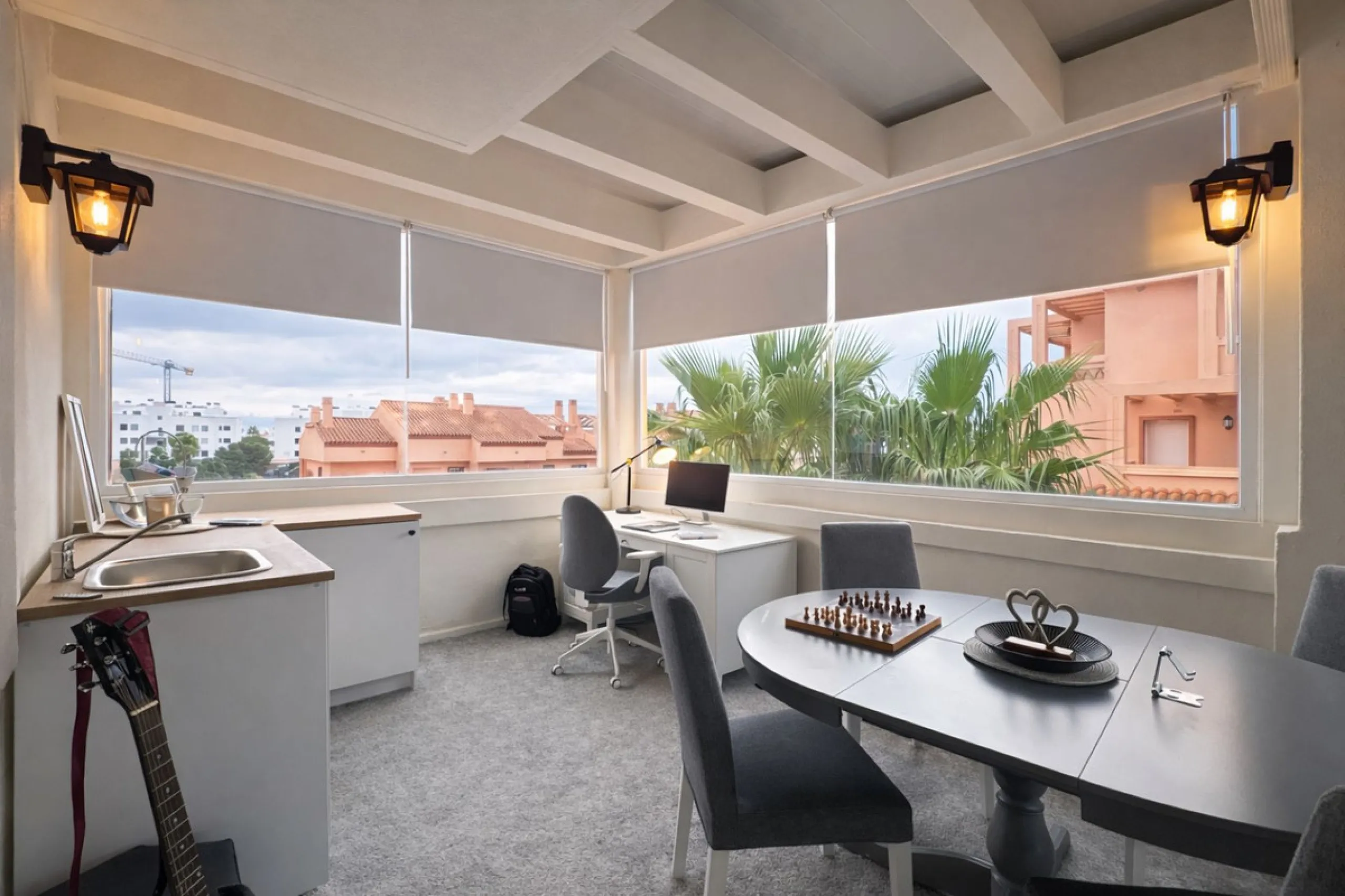 Located in the sought-after El Faro area, this bright and well-distributed mid-floor apartment offers the perfect balance between coastal living and everyday convenience. Just a five-minute walk from the beach and local amenities, and a five-minute drive 