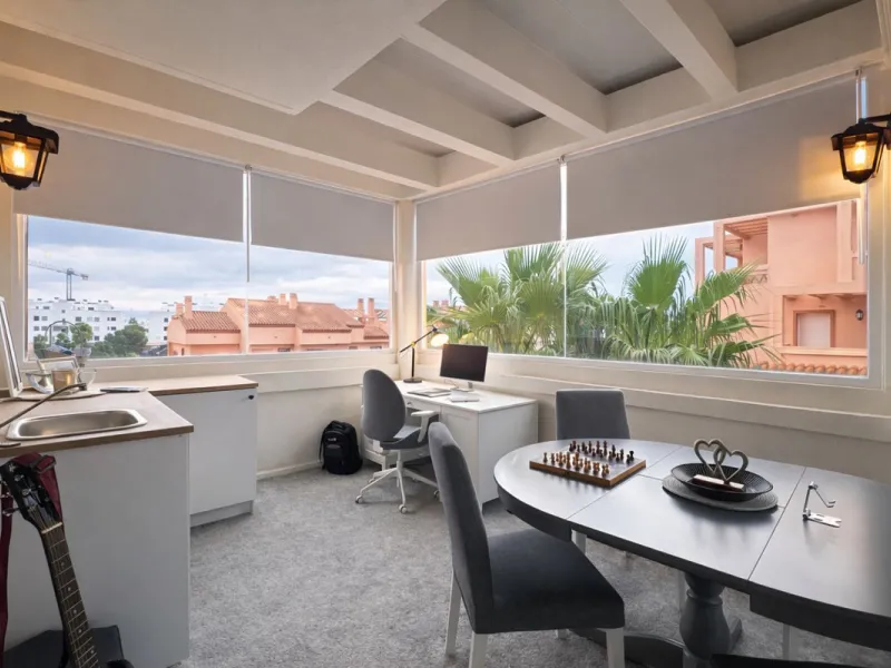 Located in the sought-after El Faro area, this bright and well-distributed mid-floor apartment offers the perfect balance between coastal living and everyday convenience. Just a five-minute walk from the beach and local amenities, and a five-minute drive 