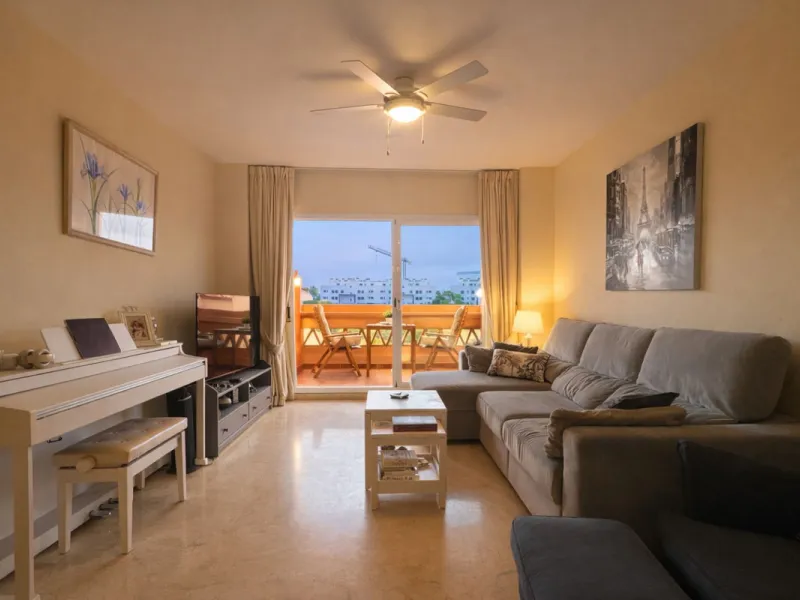 Located in the sought-after El Faro area, this bright and well-distributed mid-floor apartment offers the perfect balance between coastal living and everyday convenience. Just a five-minute walk from the beach and local amenities, and a five-minute drive 