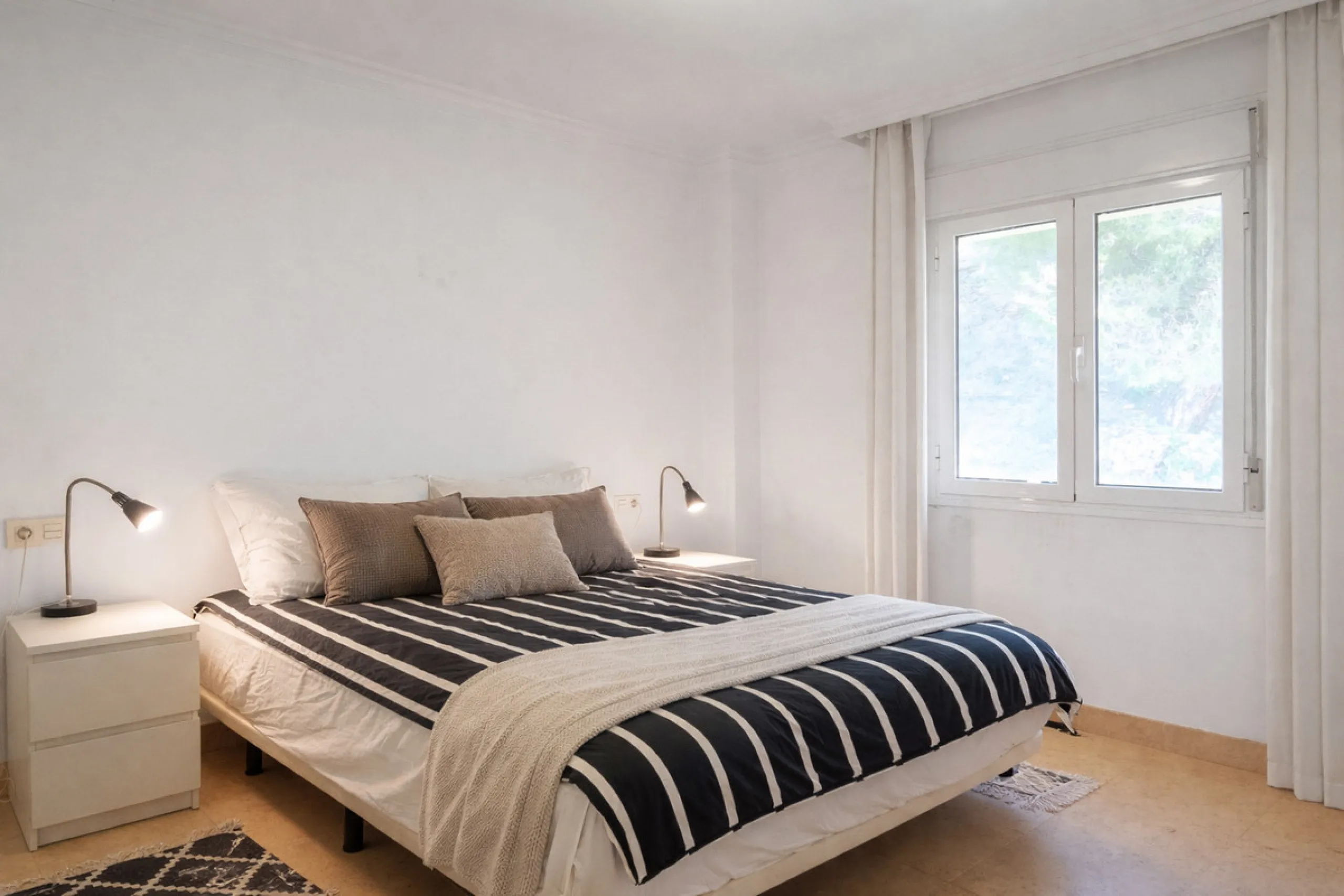 This penthouse is a 2 bedroom 2 bathroom duplex penthouse just 1 km from the beach. The home features open plan living spaces with bright interiors and large terrace windows. The kitchen overlooks the lounge and dining area through an elegant archway. The