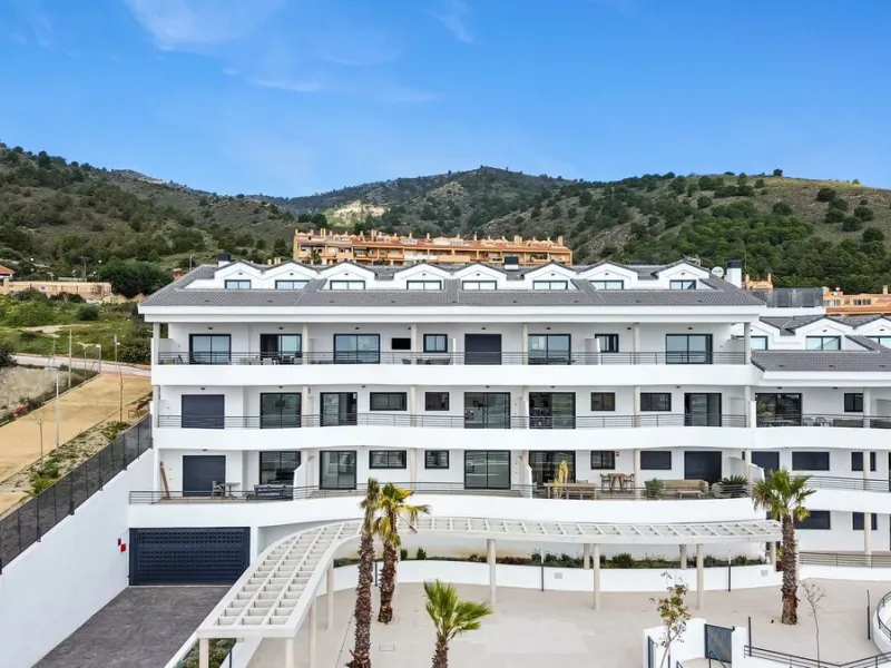 Large terrace, open views and plenty of natural light. This 3-bedroom apartment in Nexus Residences, Benalmádena is designed for comfortable living on the Costa del Sol.