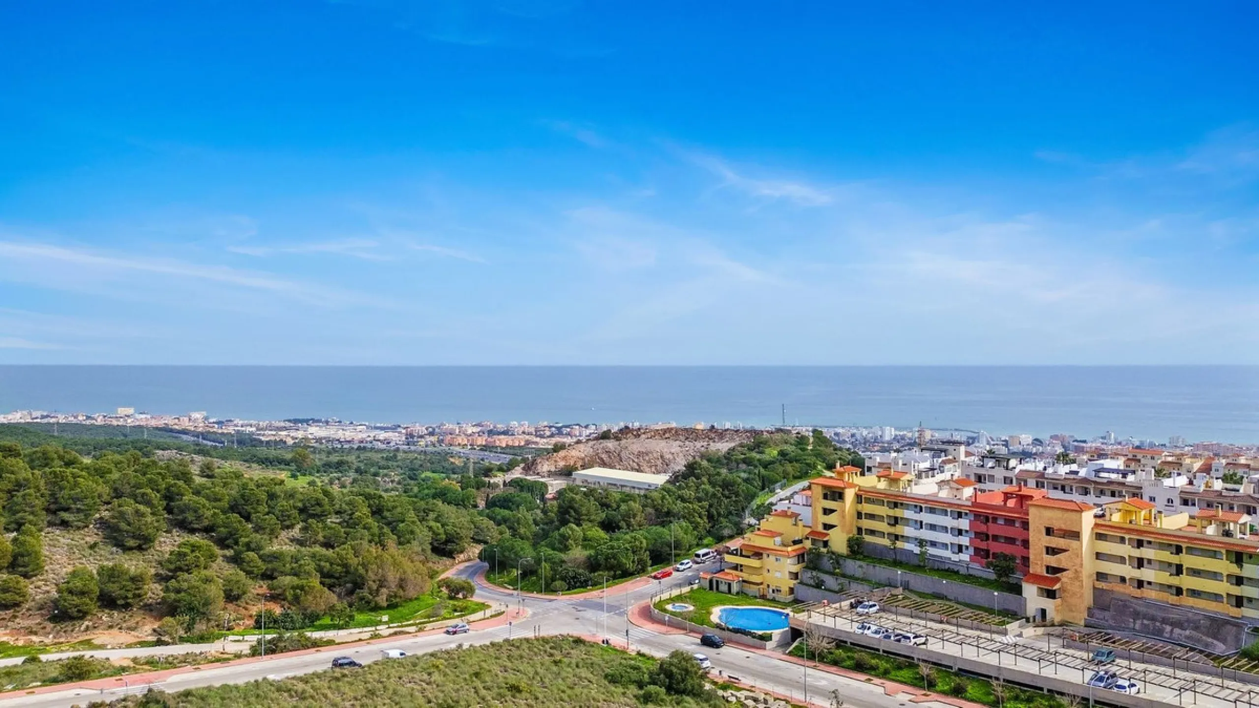 Large terrace, open views and plenty of natural light. This 3-bedroom apartment in Nexus Residences, Benalmádena is designed for comfortable living on the Costa del Sol.