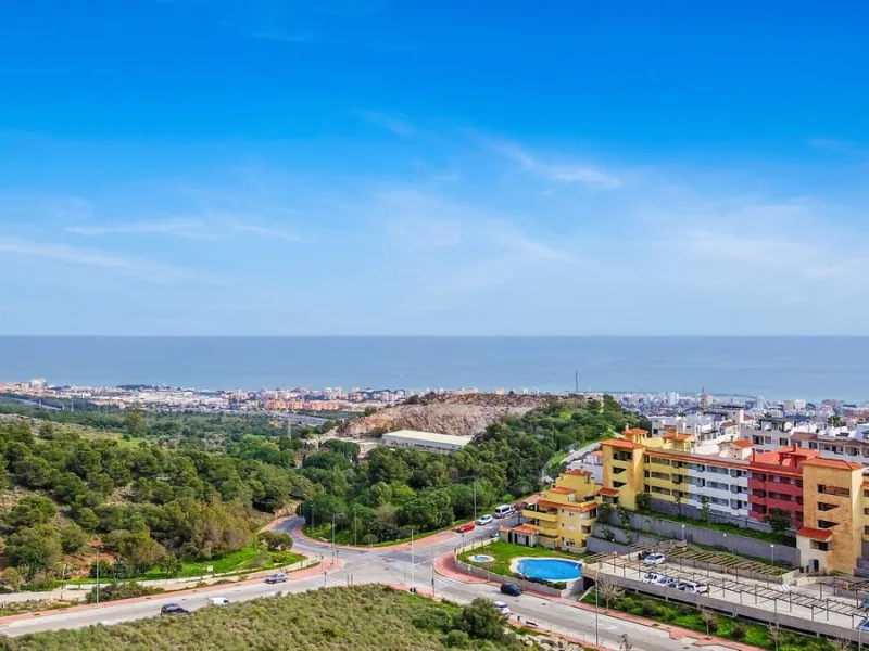 Large terrace, open views and plenty of natural light. This 3-bedroom apartment in Nexus Residences, Benalmádena is designed for comfortable living on the Costa del Sol.