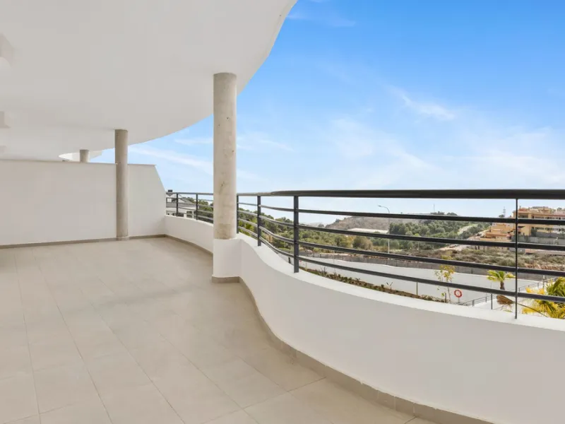Large terrace, open views and plenty of natural light. This 3-bedroom apartment in Nexus Residences, Benalmádena is designed for comfortable living on the Costa del Sol.