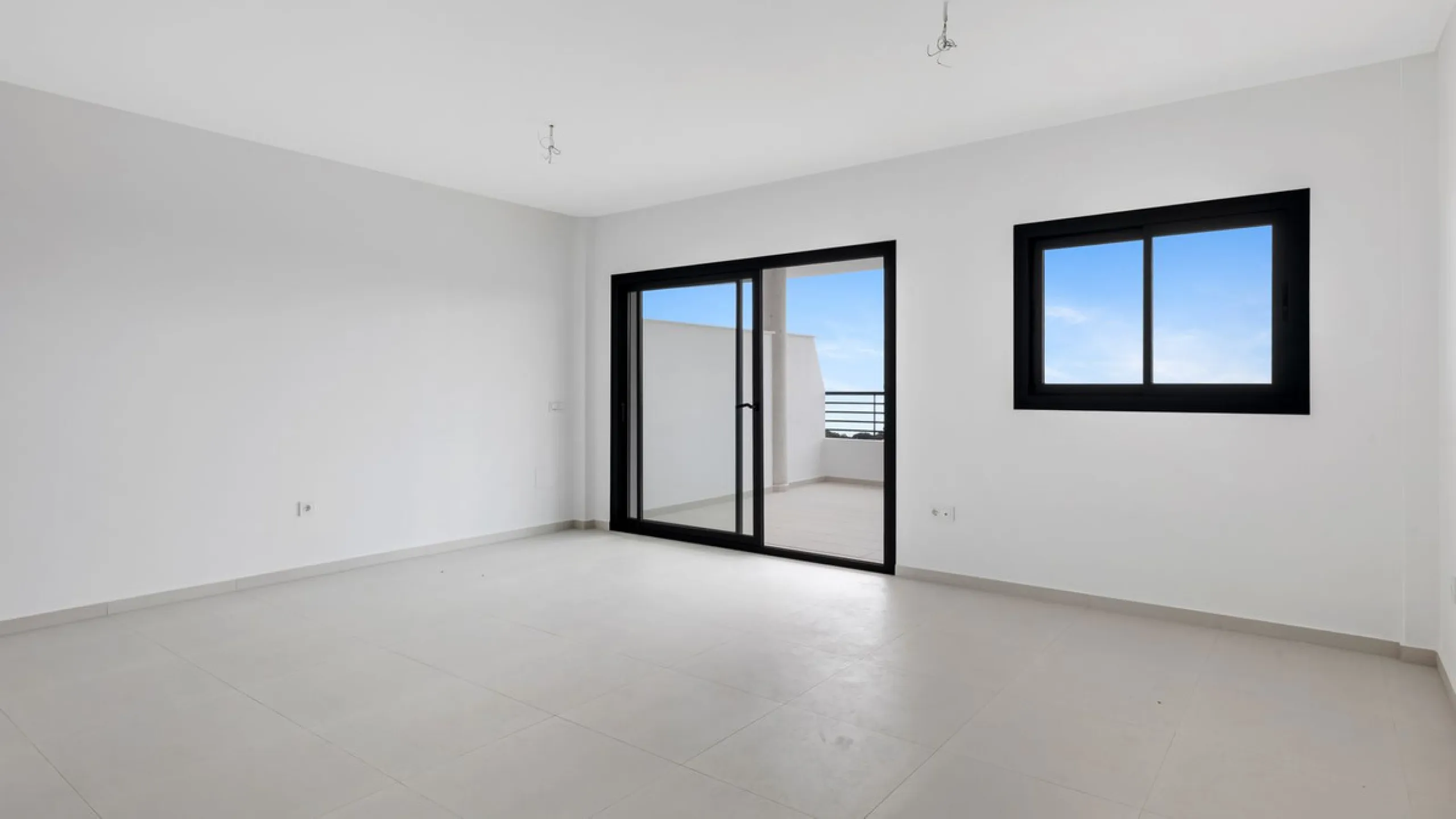 Large terrace, open views and plenty of natural light. This 3-bedroom apartment in Nexus Residences, Benalmádena is designed for comfortable living on the Costa del Sol.