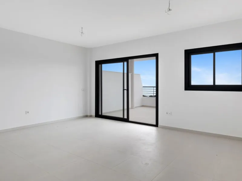 Large terrace, open views and plenty of natural light. This 3-bedroom apartment in Nexus Residences, Benalmádena is designed for comfortable living on the Costa del Sol.