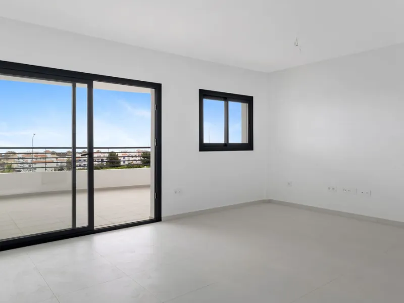 Large terrace, open views and plenty of natural light. This 3-bedroom apartment in Nexus Residences, Benalmádena is designed for comfortable living on the Costa del Sol.