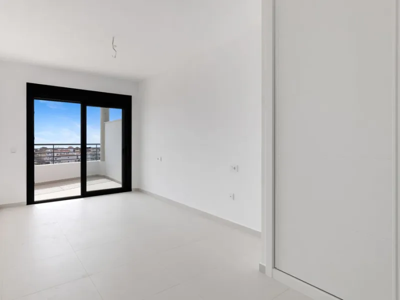 Large terrace, open views and plenty of natural light. This 3-bedroom apartment in Nexus Residences, Benalmádena is designed for comfortable living on the Costa del Sol.