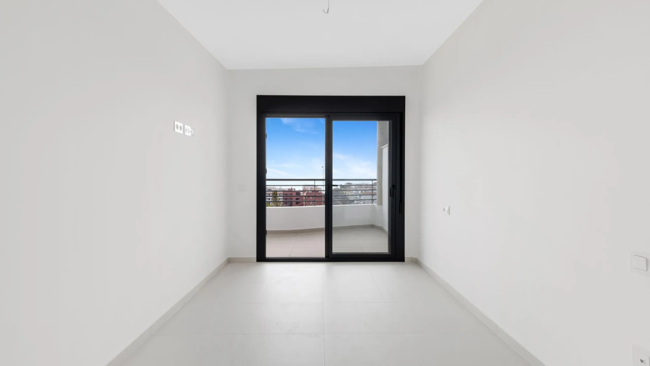 Large terrace, open views and plenty of natural light. This 3-bedroom apartment in Nexus Residences, Benalmádena is designed for comfortable living on the Costa del Sol.