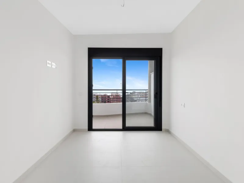 Large terrace, open views and plenty of natural light. This 3-bedroom apartment in Nexus Residences, Benalmádena is designed for comfortable living on the Costa del Sol.