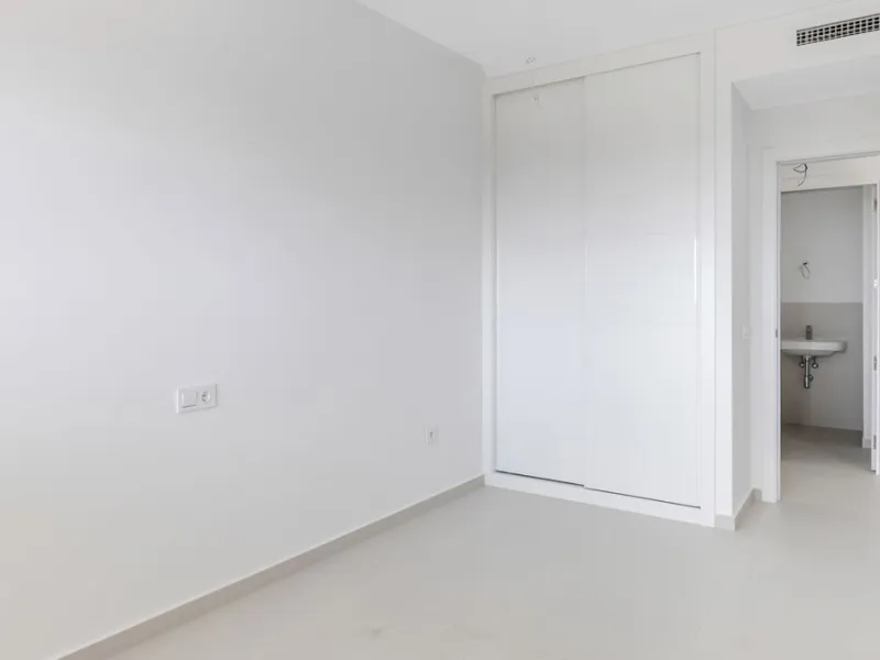 Large terrace, open views and plenty of natural light. This 3-bedroom apartment in Nexus Residences, Benalmádena is designed for comfortable living on the Costa del Sol.