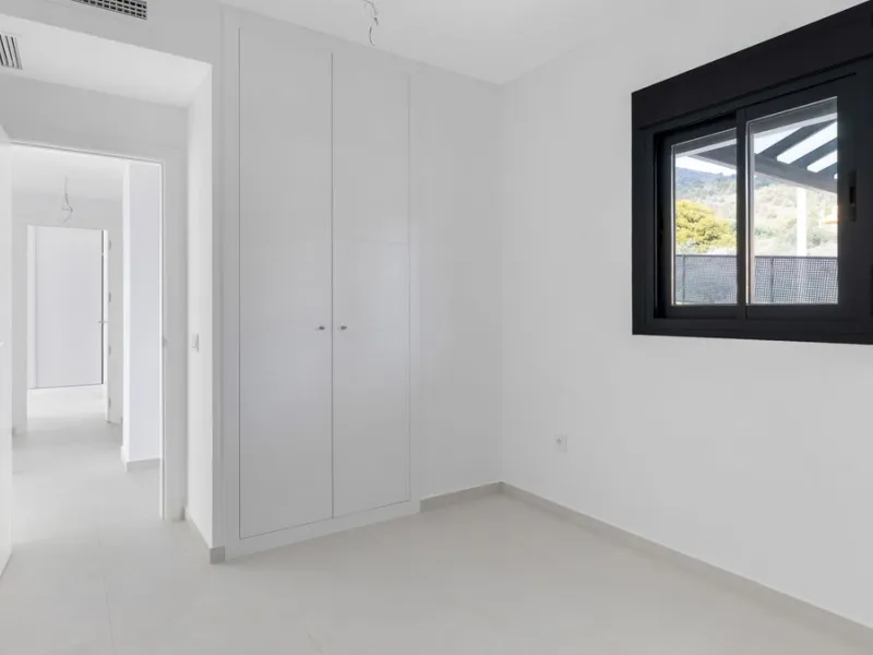 Large terrace, open views and plenty of natural light. This 3-bedroom apartment in Nexus Residences, Benalmádena is designed for comfortable living on the Costa del Sol.