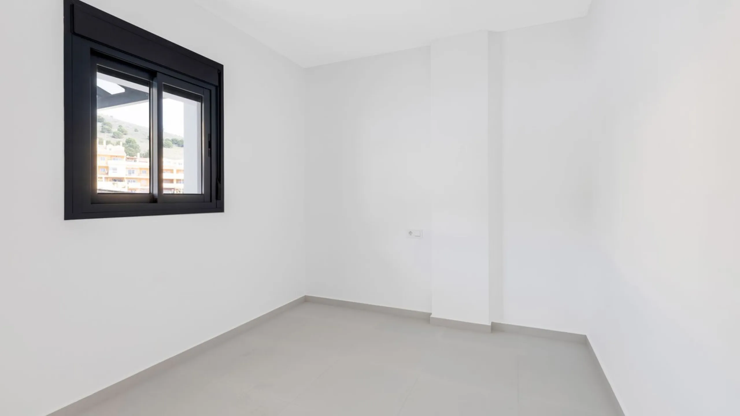Large terrace, open views and plenty of natural light. This 3-bedroom apartment in Nexus Residences, Benalmádena is designed for comfortable living on the Costa del Sol.