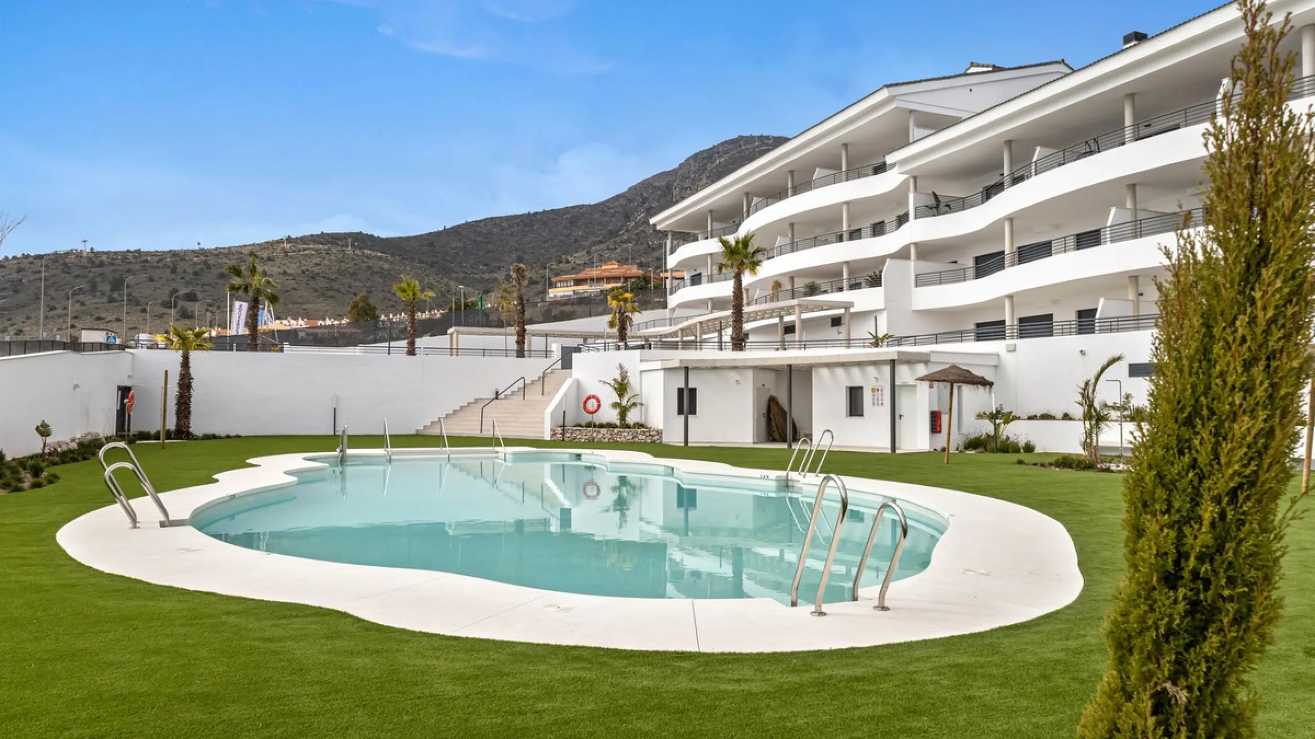 Large terrace, open views and plenty of natural light. This 3-bedroom apartment in Nexus Residences, Benalmádena is designed for comfortable living on the Costa del Sol.