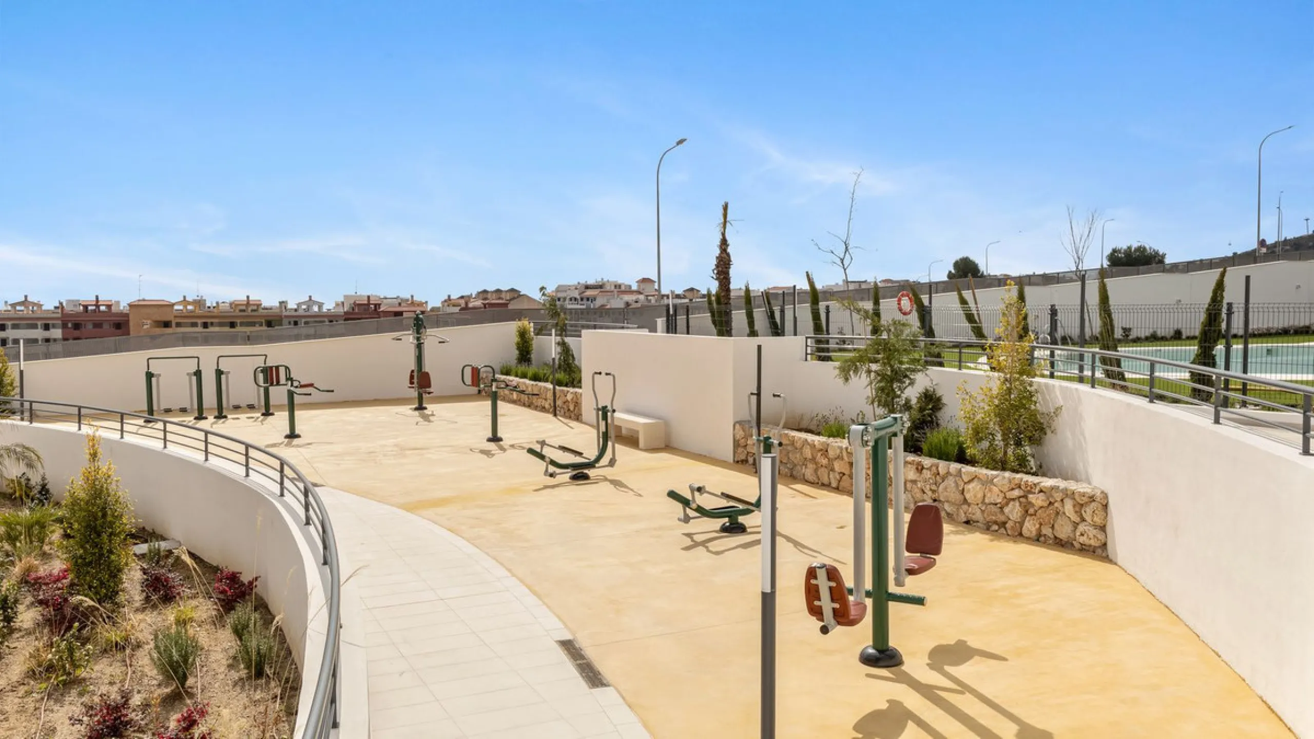 Large terrace, open views and plenty of natural light. This 3-bedroom apartment in Nexus Residences, Benalmádena is designed for comfortable living on the Costa del Sol.