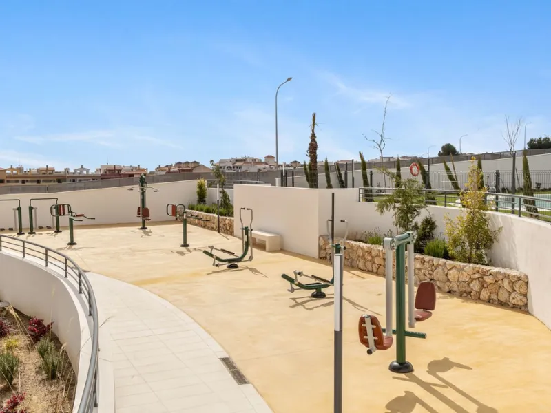 Large terrace, open views and plenty of natural light. This 3-bedroom apartment in Nexus Residences, Benalmádena is designed for comfortable living on the Costa del Sol.