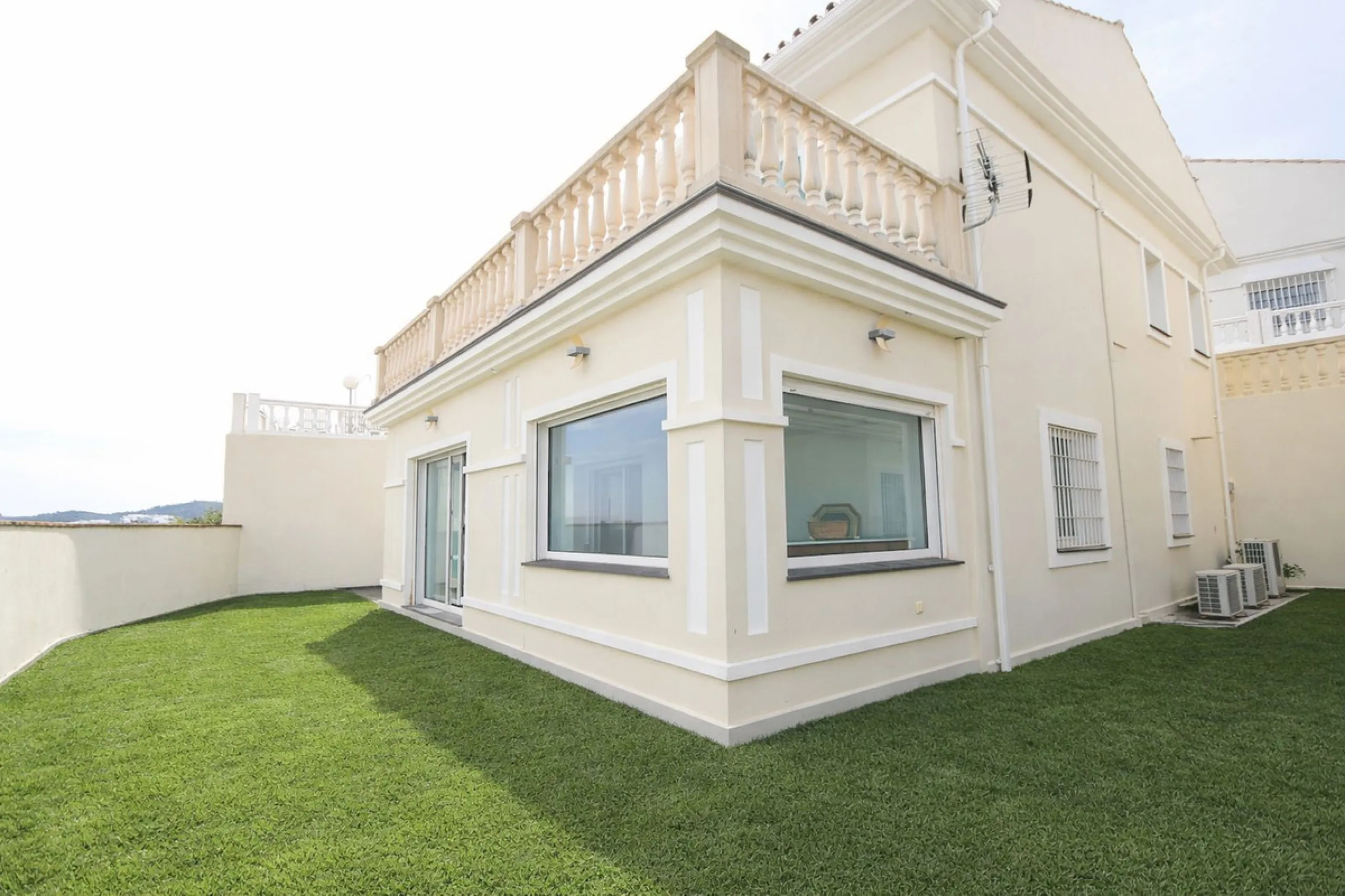 Views and Great Potential in a Prime Location!