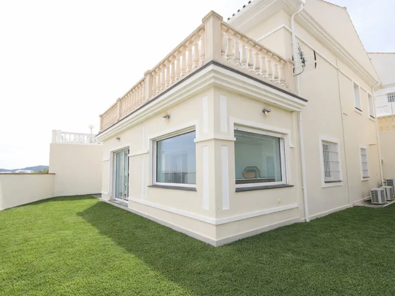 Views and Great Potential in a Prime Location!