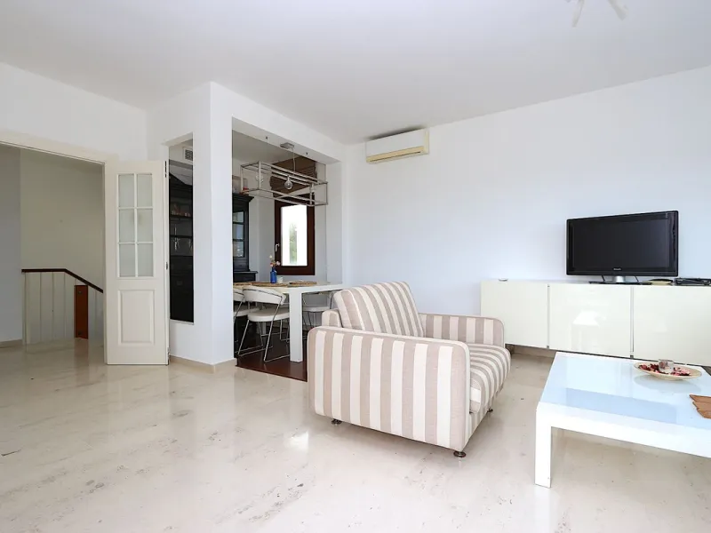 Views and Great Potential in a Prime Location!