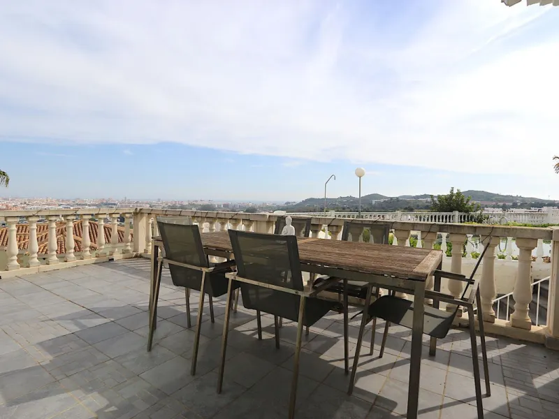 Views and Great Potential in a Prime Location!