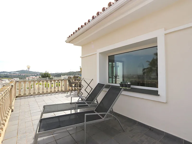 Views and Great Potential in a Prime Location!