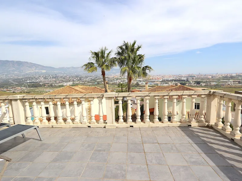 Views and Great Potential in a Prime Location!