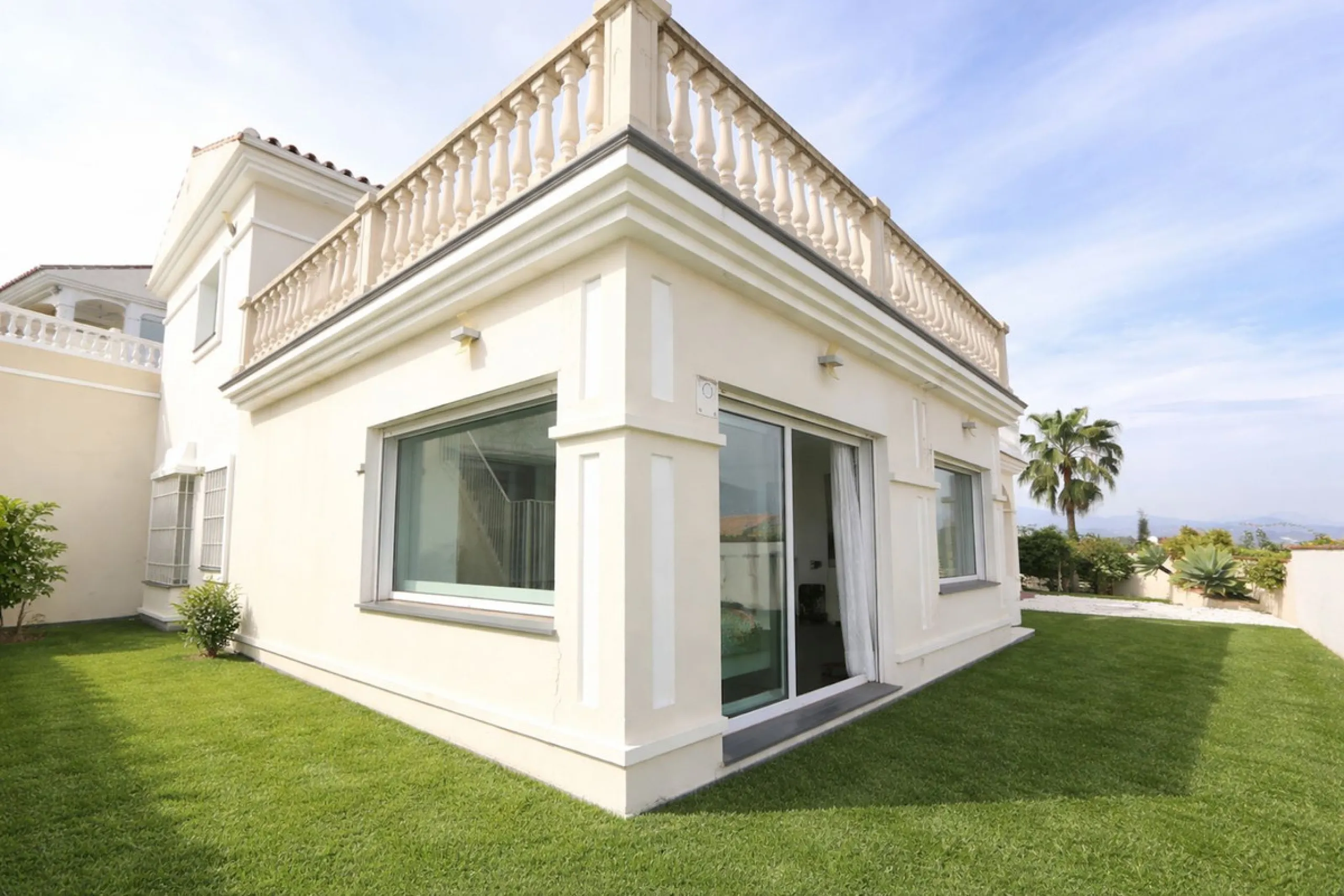 Views and Great Potential in a Prime Location!