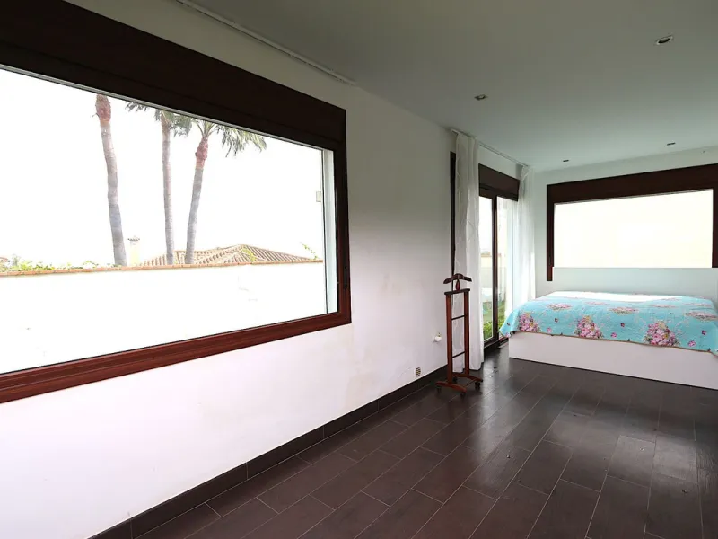 Views and Great Potential in a Prime Location!