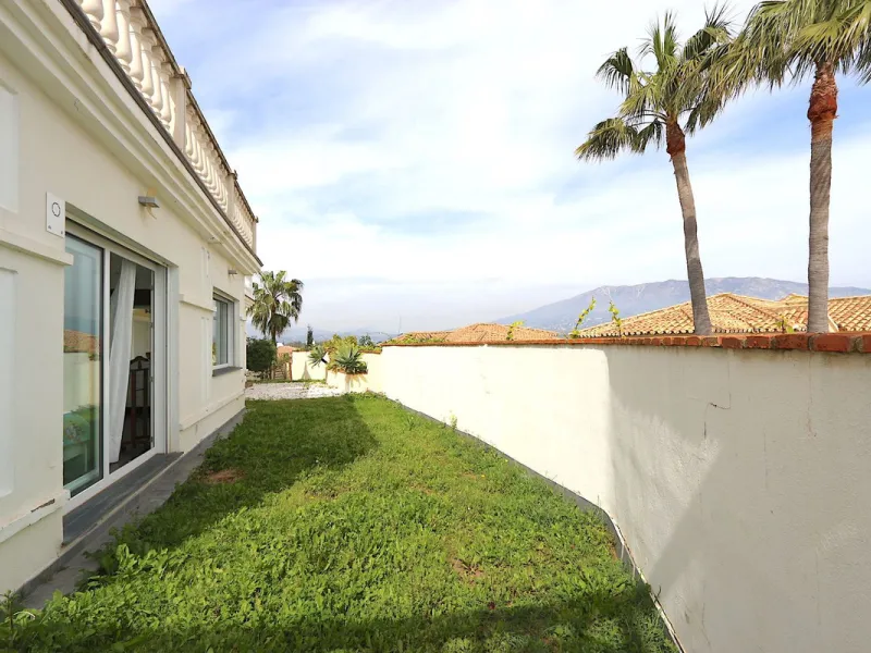 Views and Great Potential in a Prime Location!