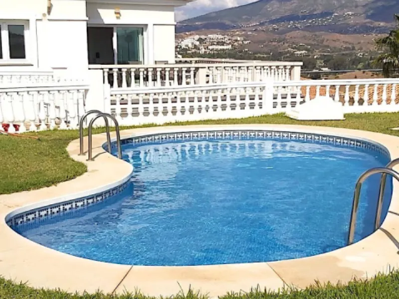 Views and Great Potential in a Prime Location!