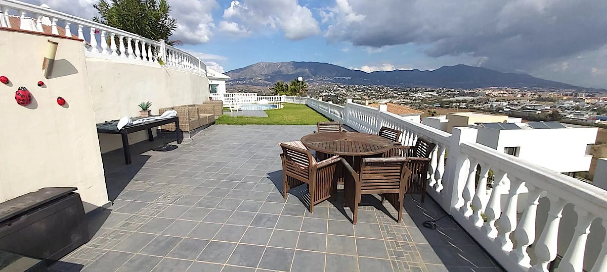 Views and Great Potential in a Prime Location!