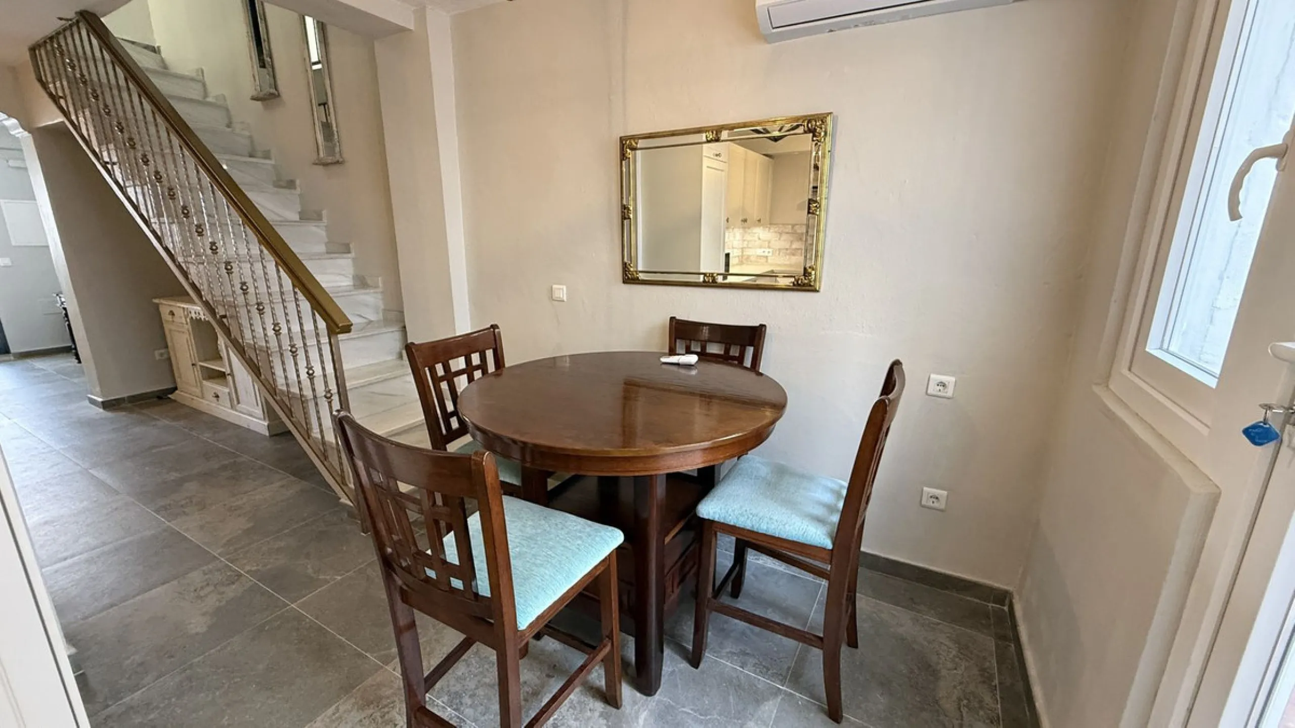 House - Townhouse в продаже в Alhaurín el Grande, Málaga. В доме 3 спален и 2 ванных комнат. Площадь дома 144 м². Площадь участка 132 м²