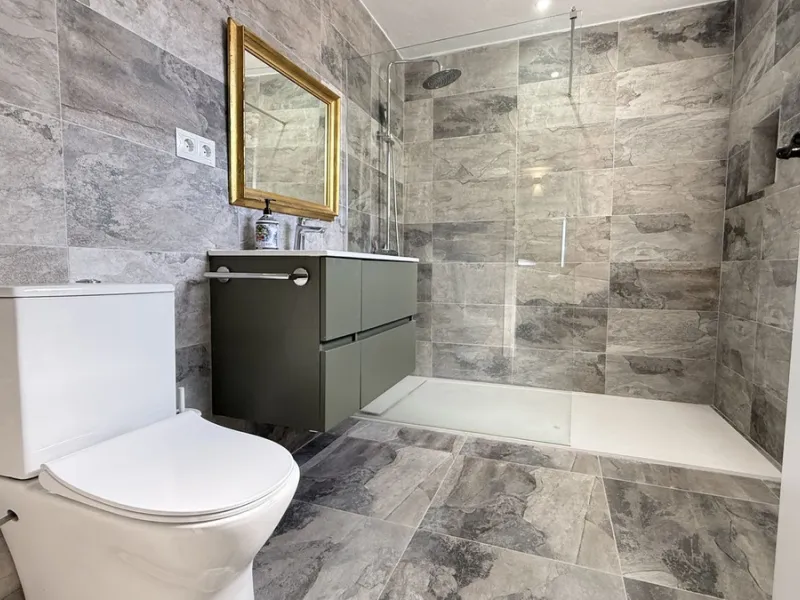 House - Townhouse в продаже в Alhaurín el Grande, Málaga. В доме 3 спален и 2 ванных комнат. Площадь дома 144 м². Площадь участка 132 м²