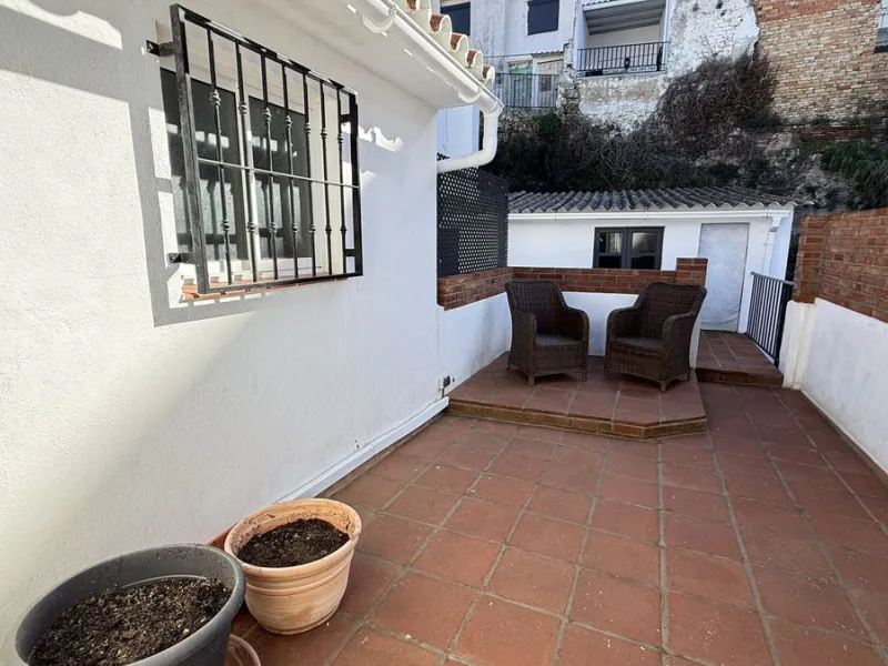 House - Townhouse в продаже в Alhaurín el Grande, Málaga. В доме 3 спален и 2 ванных комнат. Площадь дома 144 м². Площадь участка 132 м²