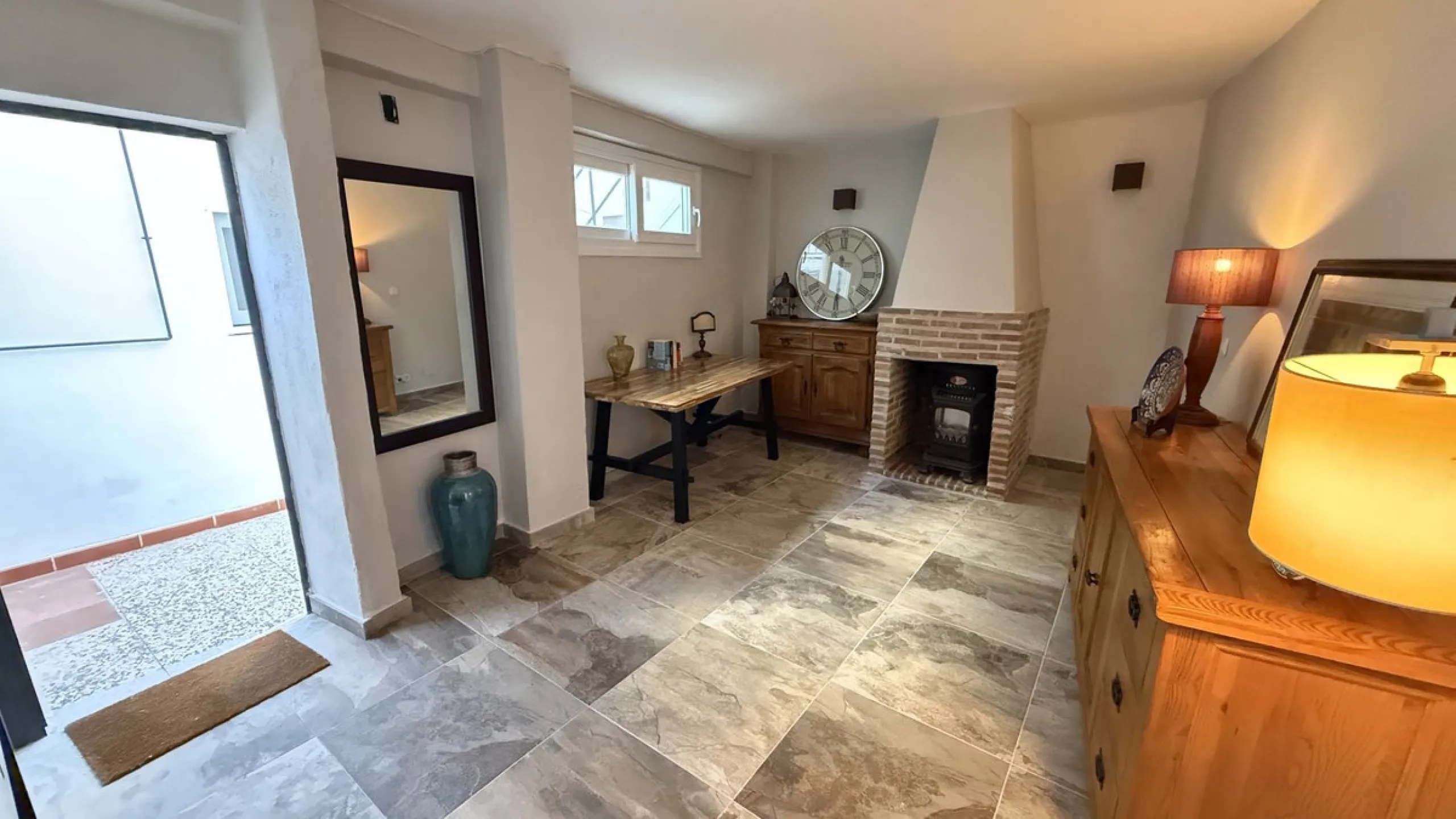 House - Townhouse в продаже в Alhaurín el Grande, Málaga. В доме 3 спален и 2 ванных комнат. Площадь дома 144 м². Площадь участка 132 м²