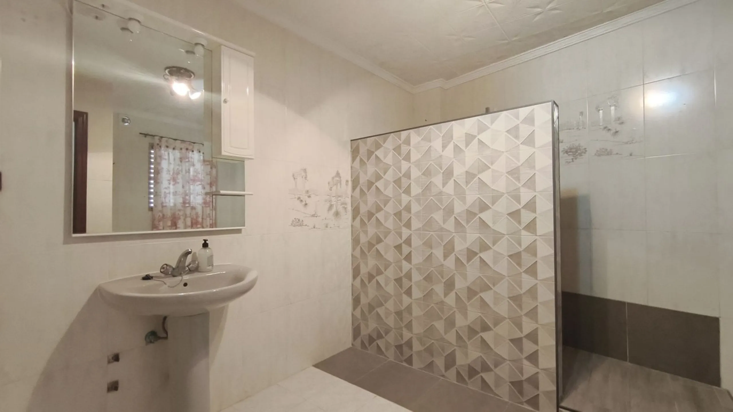 House - Townhouse в продаже в Alhaurín el Grande, Málaga. В доме 4 спален и 2 ванных комнат. Площадь дома 139 м²