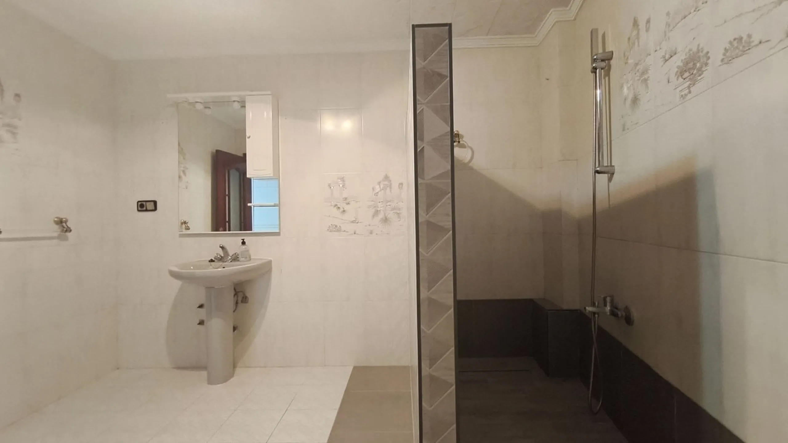 House - Townhouse в продаже в Alhaurín el Grande, Málaga. В доме 4 спален и 2 ванных комнат. Площадь дома 139 м²